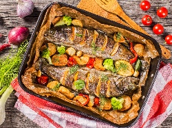 Печена пъстърва с бейби картофи, чери домати, чесън и лимон на фурна - снимка на рецептата Печена пъстърва с бейби картофи, чери домати, чесън и лимон на фурна - снимка на рецептата
